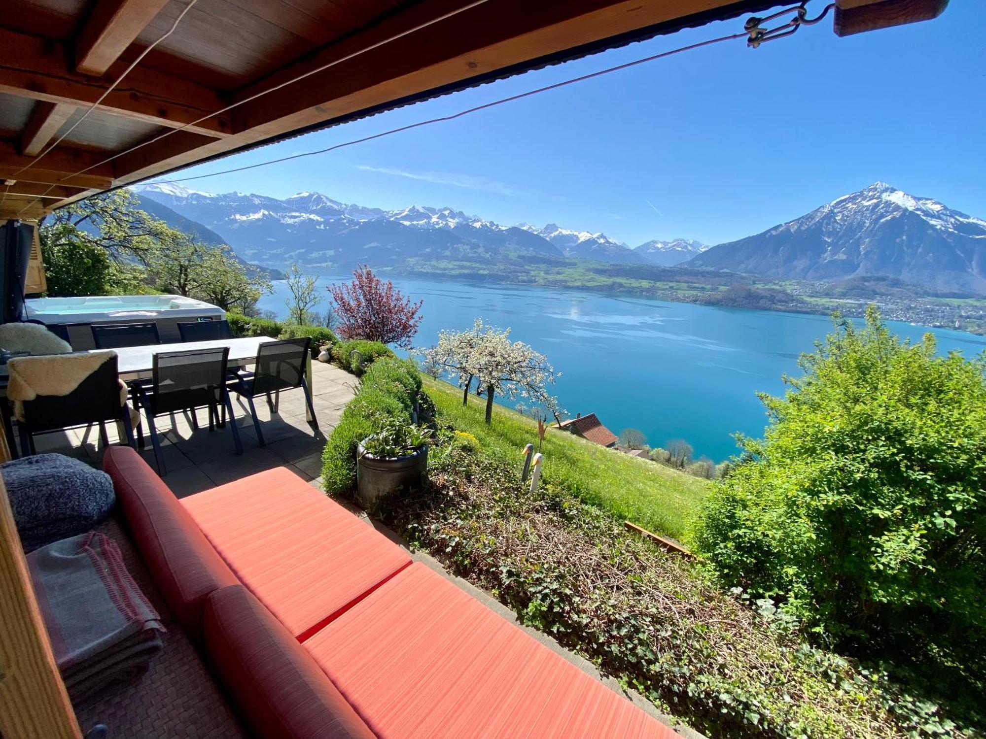 Chalet Egglen "Typical Swiss House, Best Views, Private Jacuzzi" Sigriswil Bagian luar foto