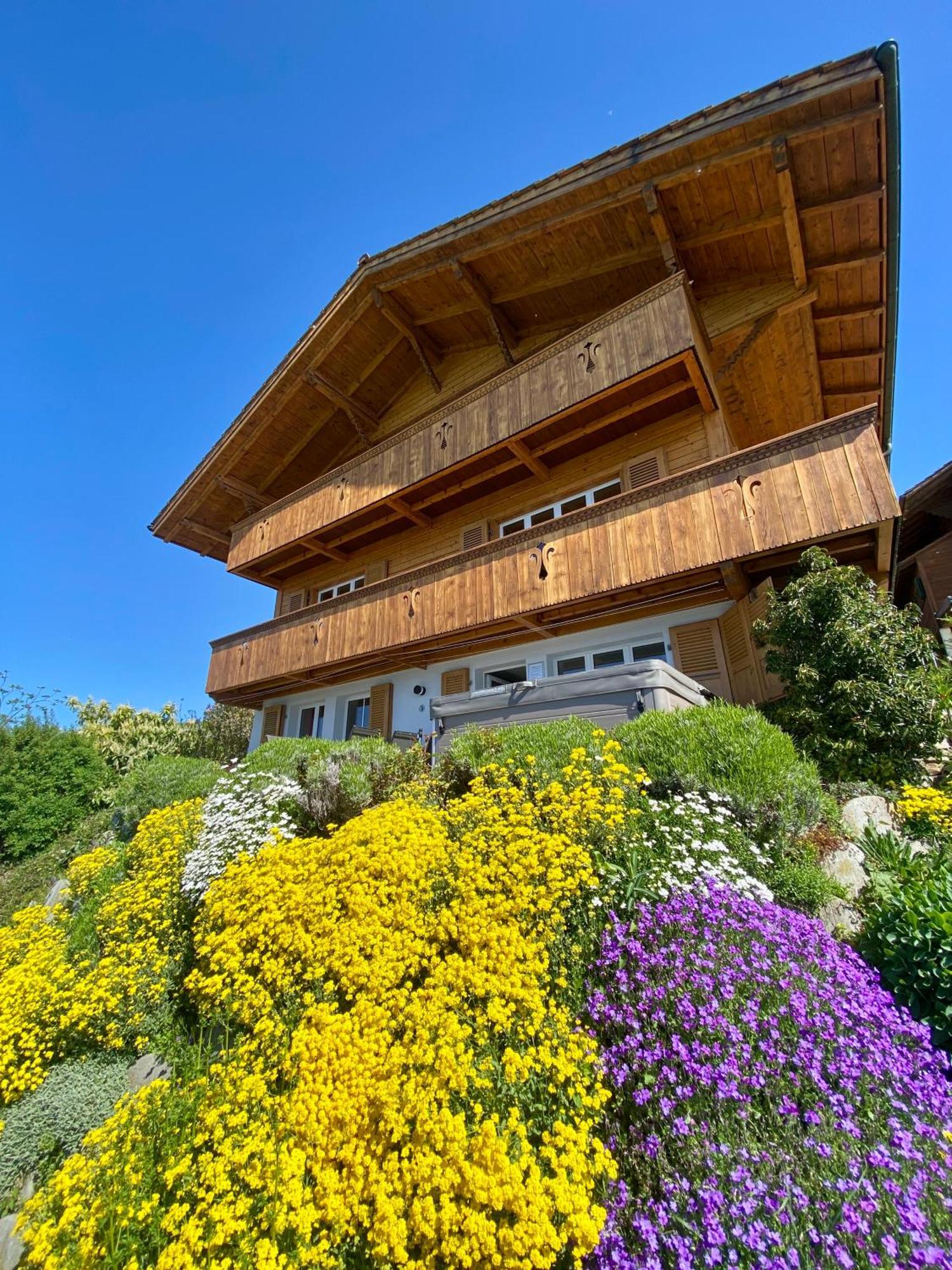 Chalet Egglen "Typical Swiss House, Best Views, Private Jacuzzi" Sigriswil Bagian luar foto