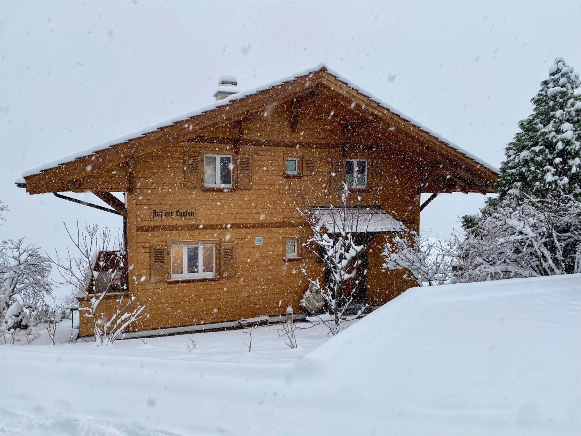 Chalet Egglen "Typical Swiss House, Best Views, Private Jacuzzi" Sigriswil Bagian luar foto