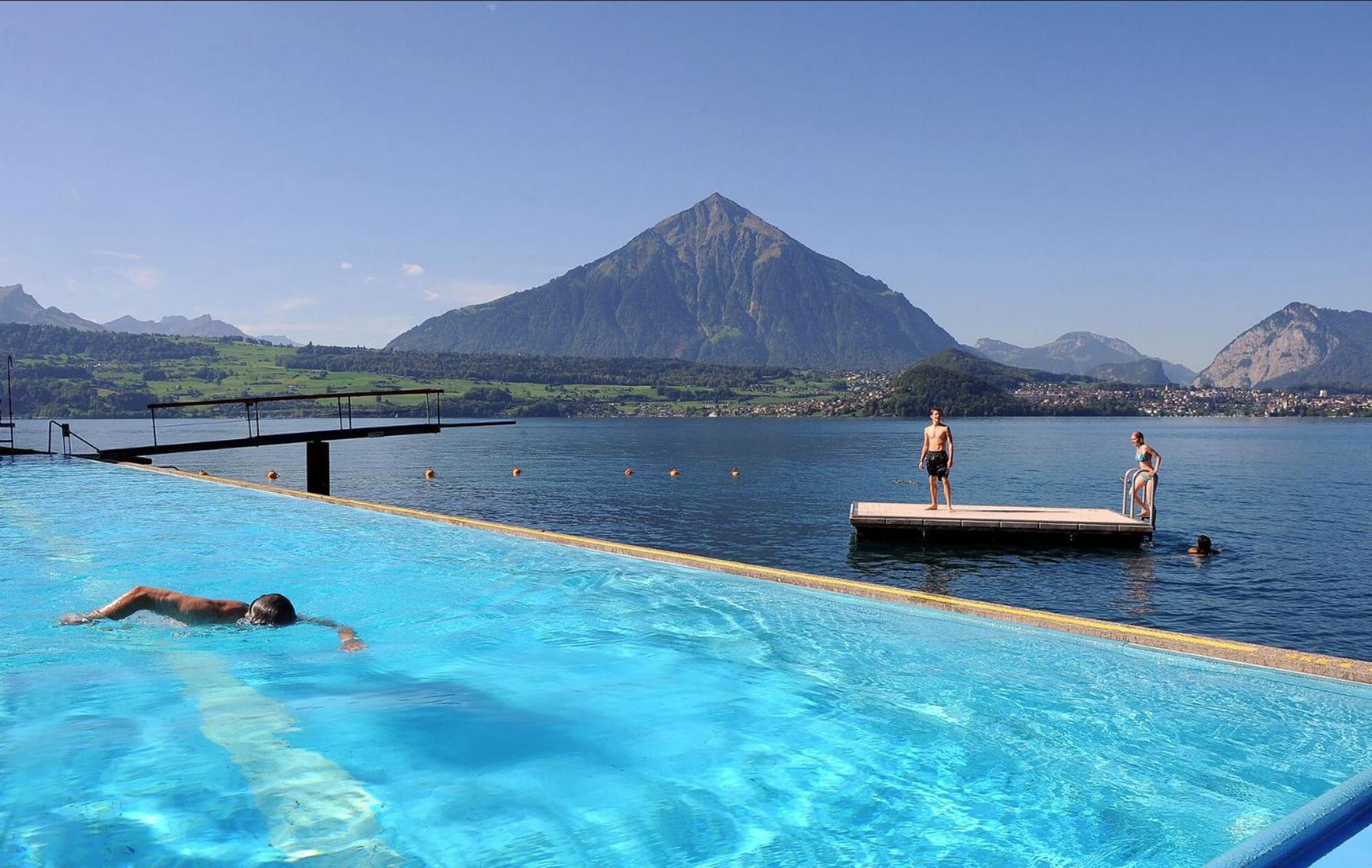 Chalet Egglen "Typical Swiss House, Best Views, Private Jacuzzi" Sigriswil Bagian luar foto